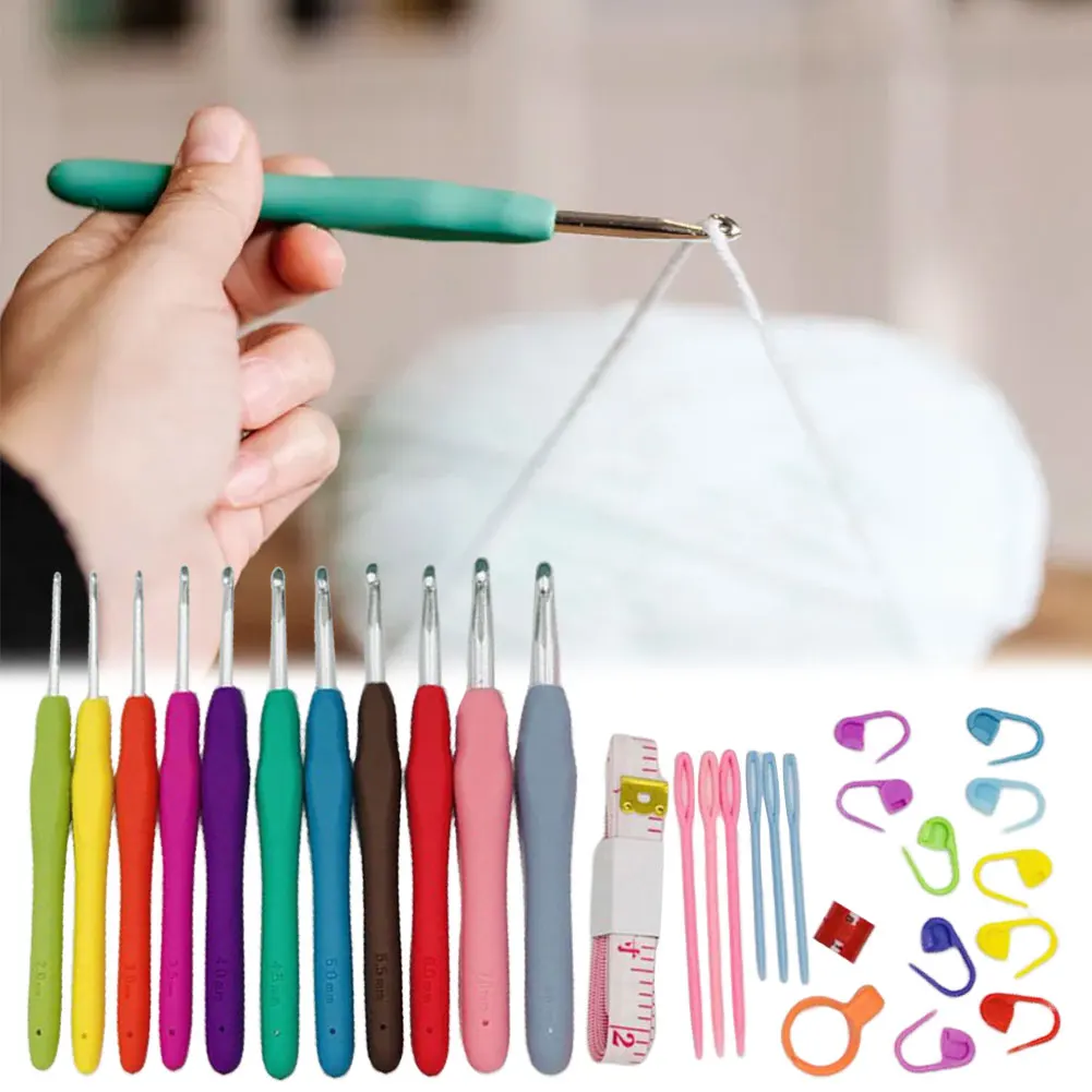 

Crochet Hooks Set Sewing Tools Set with Case Blunt Knitting Needles Ergonomic Handle 11 Sizes for Mom Grandma Gifts