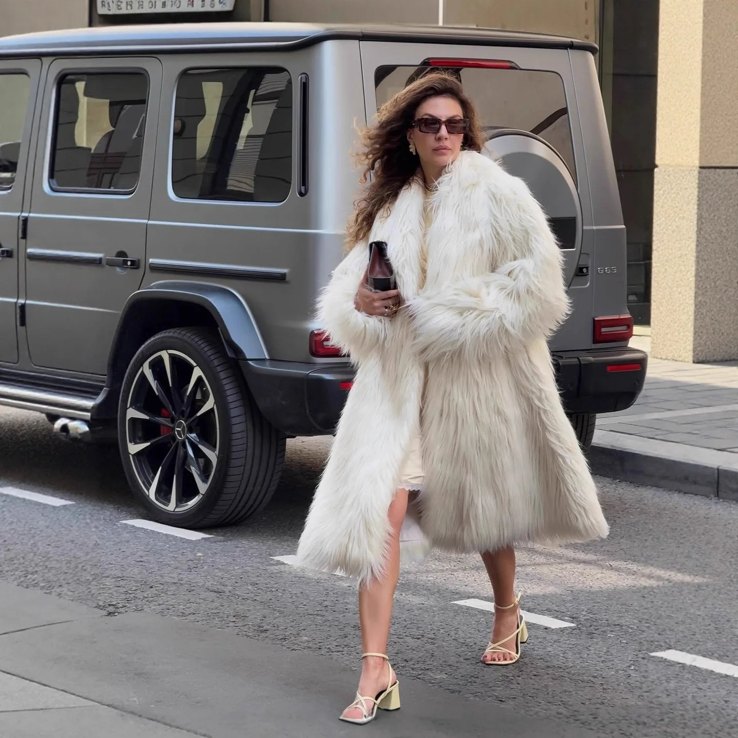 2025 New White Long Hair Faux Fur Lapel Long Coat Women Eco Friendly Artificial Plush Long Length Jacket​