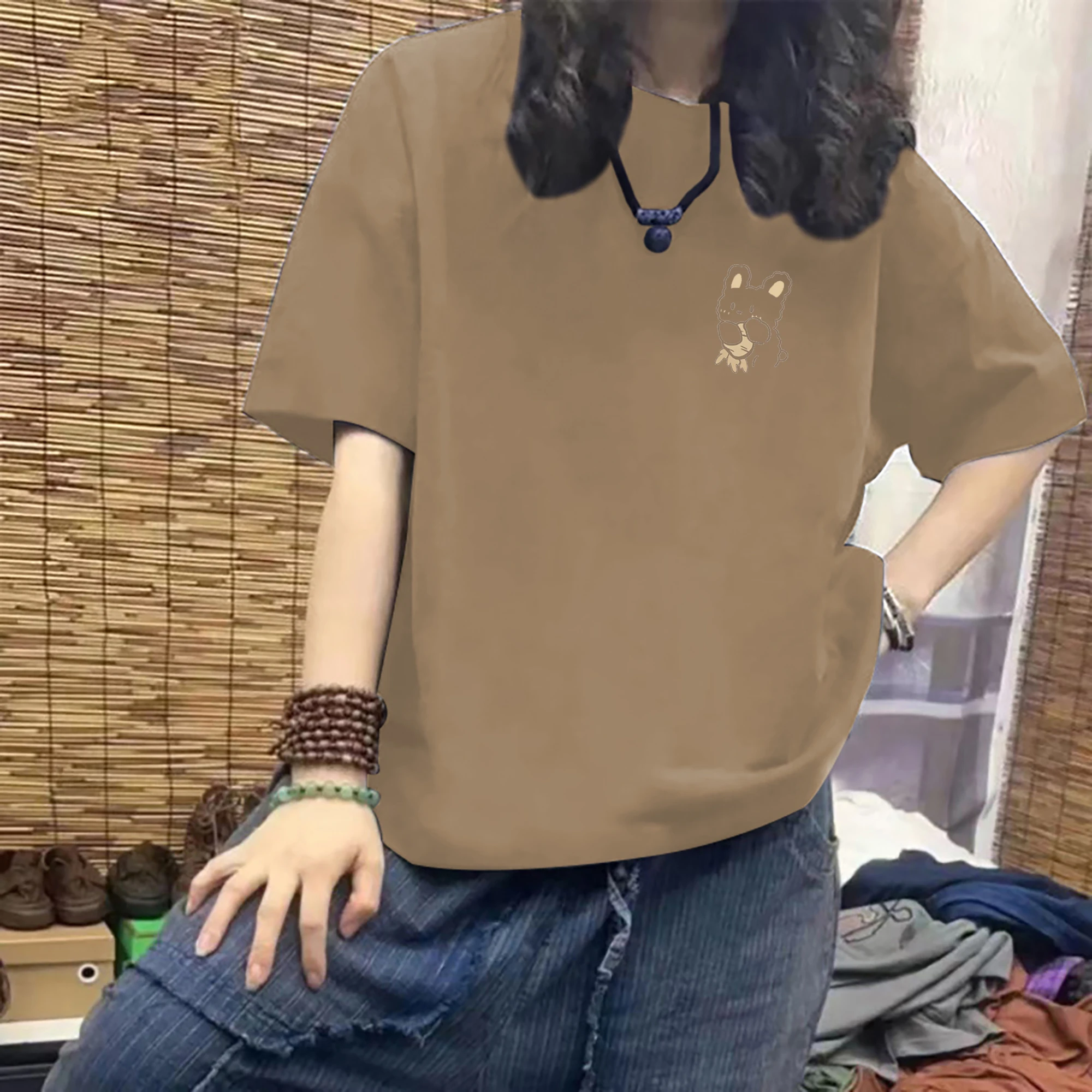 Khaki [rabbit with radish on chest]