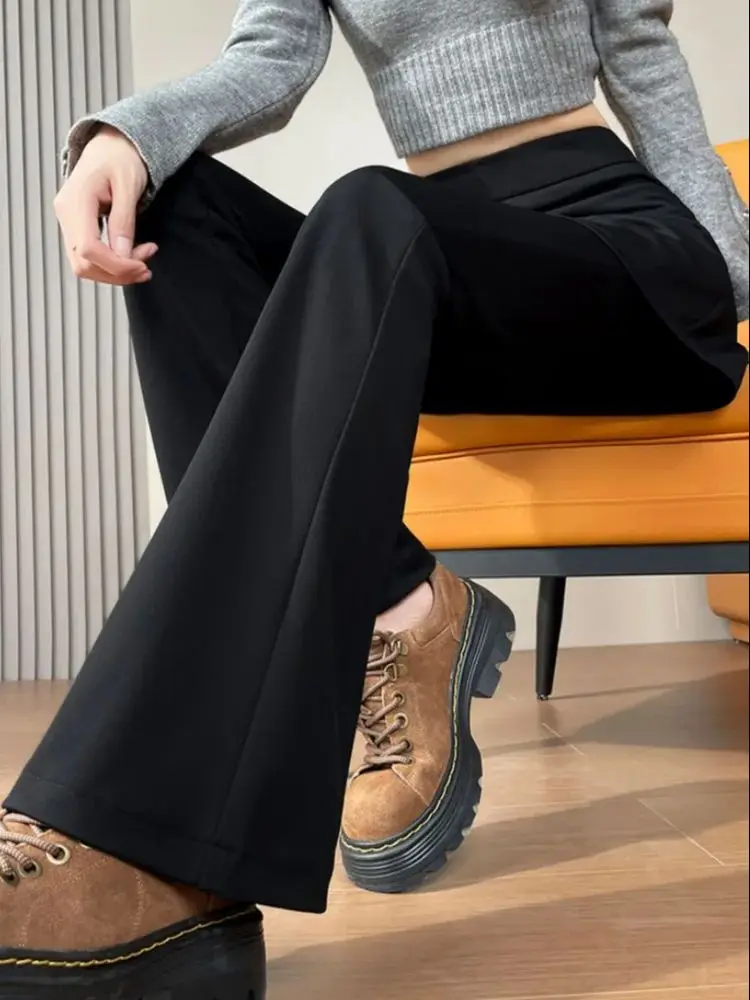 黒のフェイクツーピース風カーテンパンツ、ワイドレッグ、ハイウエスト、スリムフィット、スーツパンツ、カジュアル、フロアモッピング、マイクロフレアパンツ