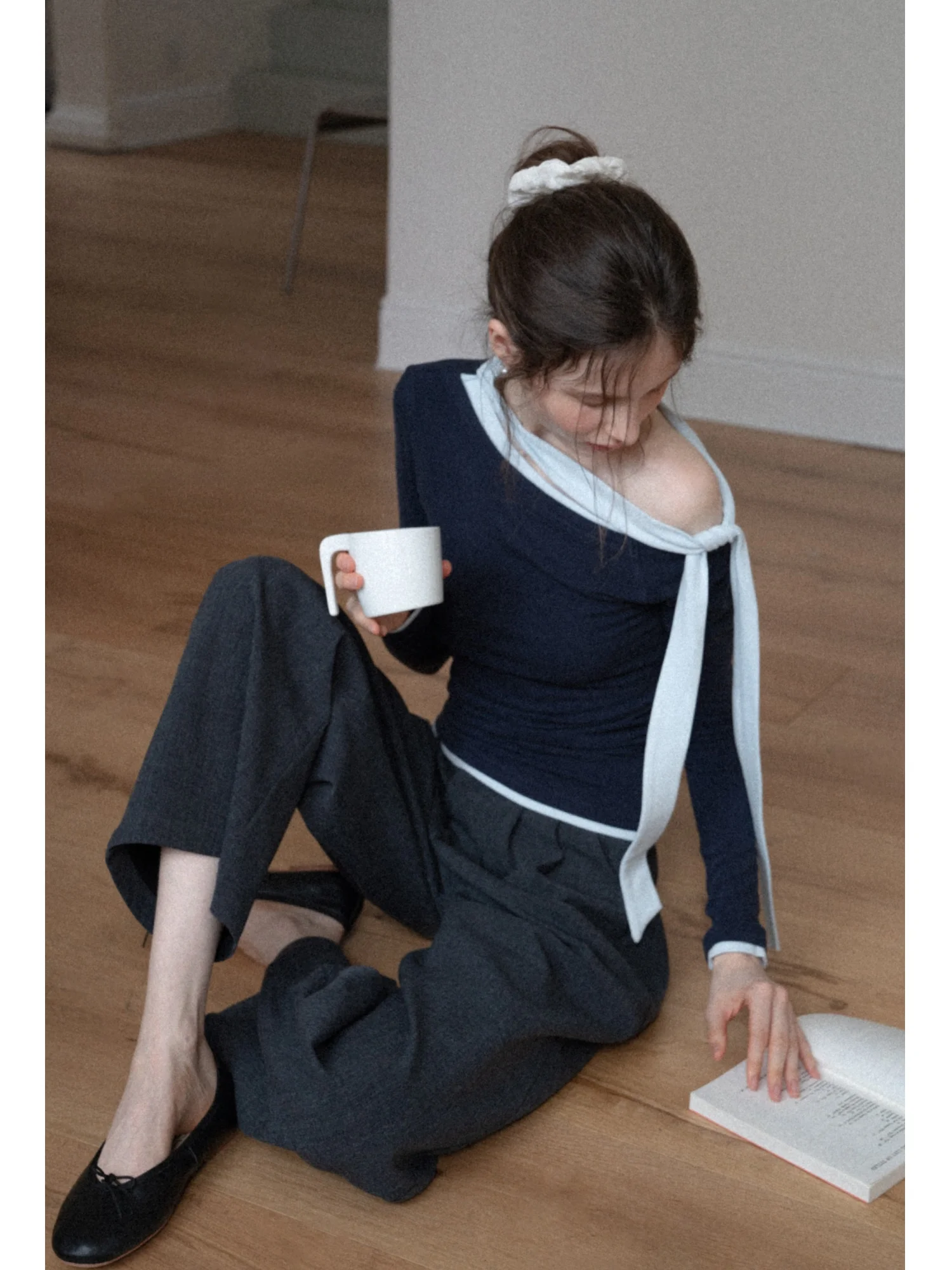 تي شيرت Eggka محبوك طويل Sve للسيدات بقصة ضيقة كاجوال بتصميم كتف من البوليستر المسامي