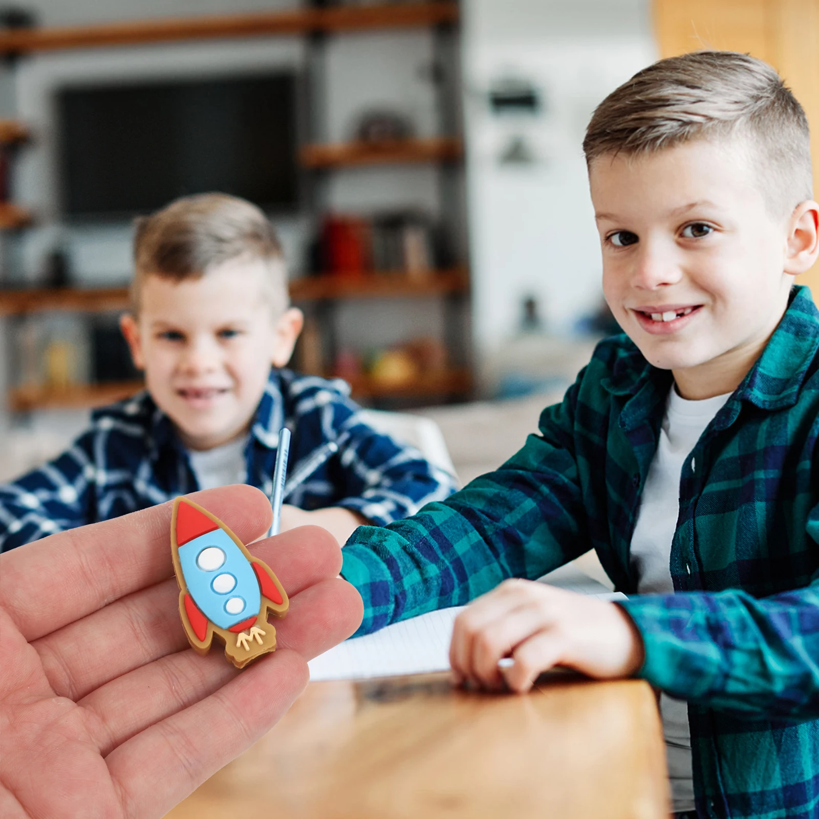 6 шт. мультяшные колпачки для карандашей, защитные чехлы из ПВХ, защитные накладки для наконечников, удлинители, декоративные гибкие школьные и офисные домашние чехлы