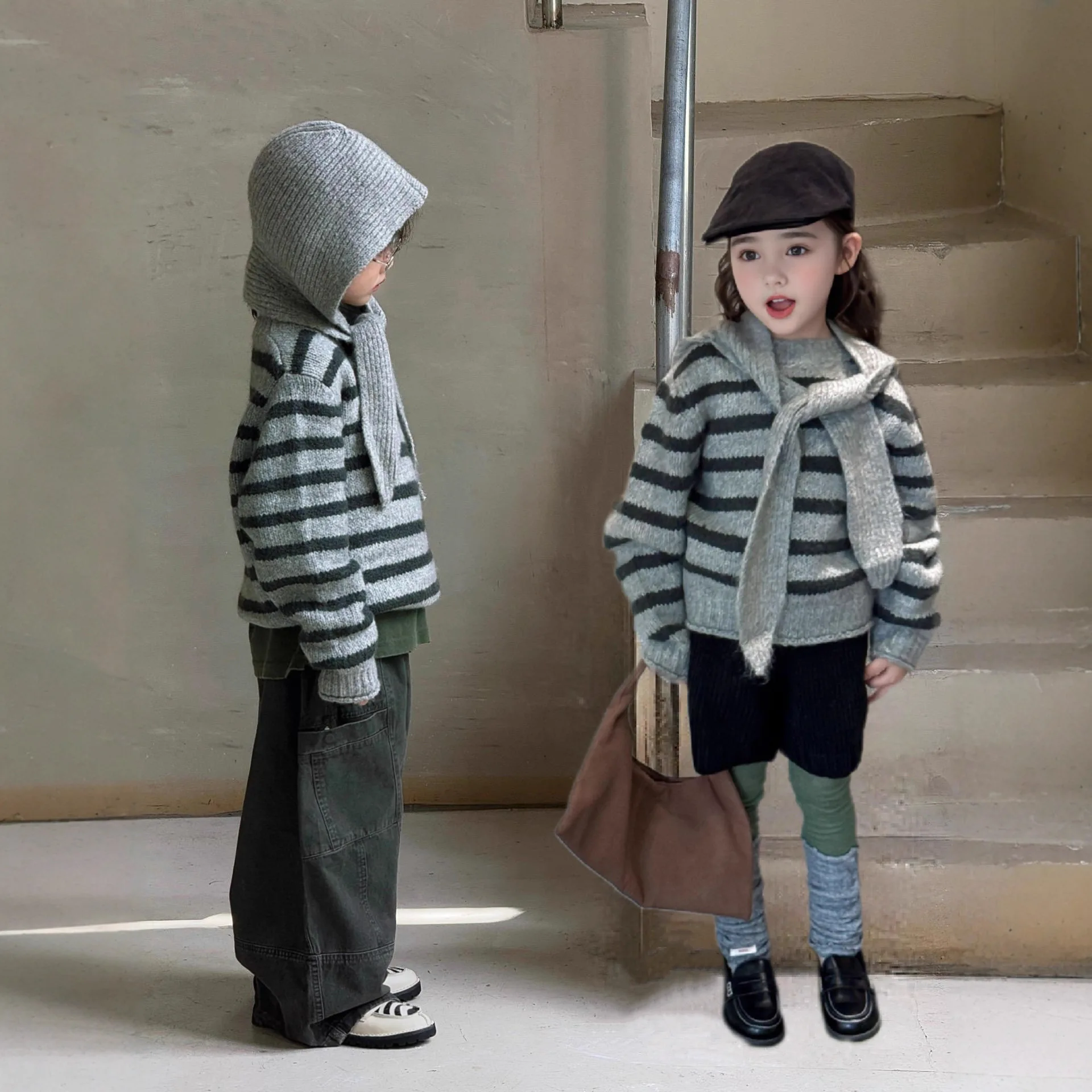 الفتيات سترة مقلمة قطعتين مجموعة 2025 الخريف والشتاء ملابس الأطفال الجديدة الفتيات قبعة للإزالة طاقم الرقبة محبوك سترة