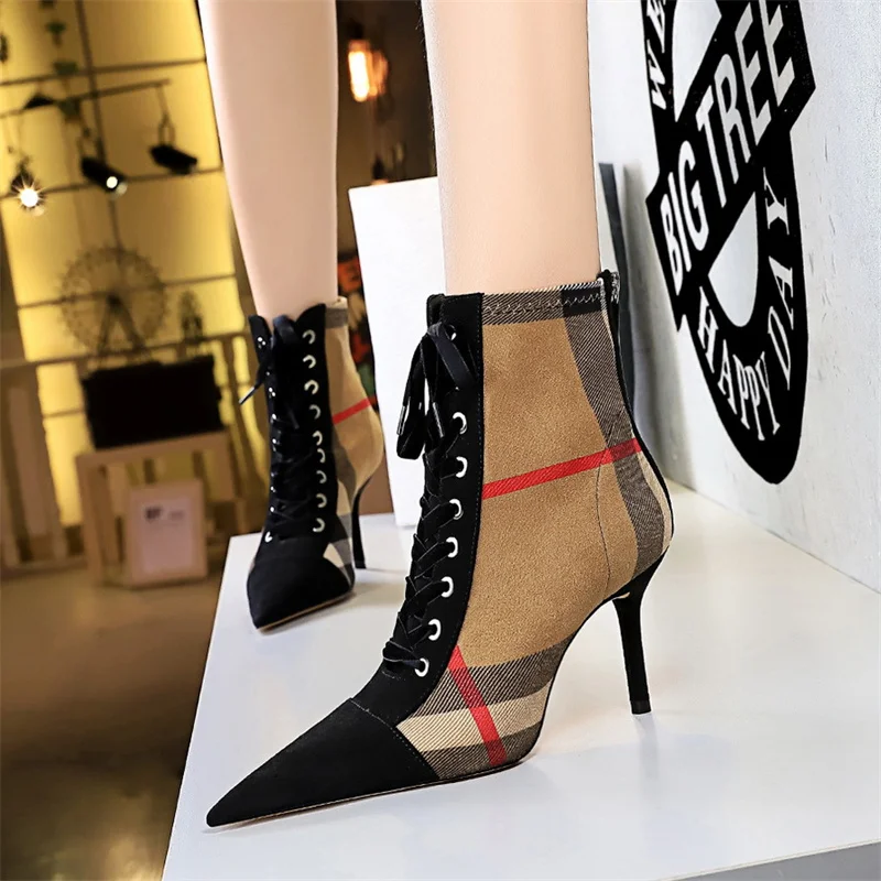 

Winter Ankle Women Elegant Boots Fashion Slim Thin High Heel Pointed Toe Plaid Plaid Lace up Fashion Cross Strapping Boots