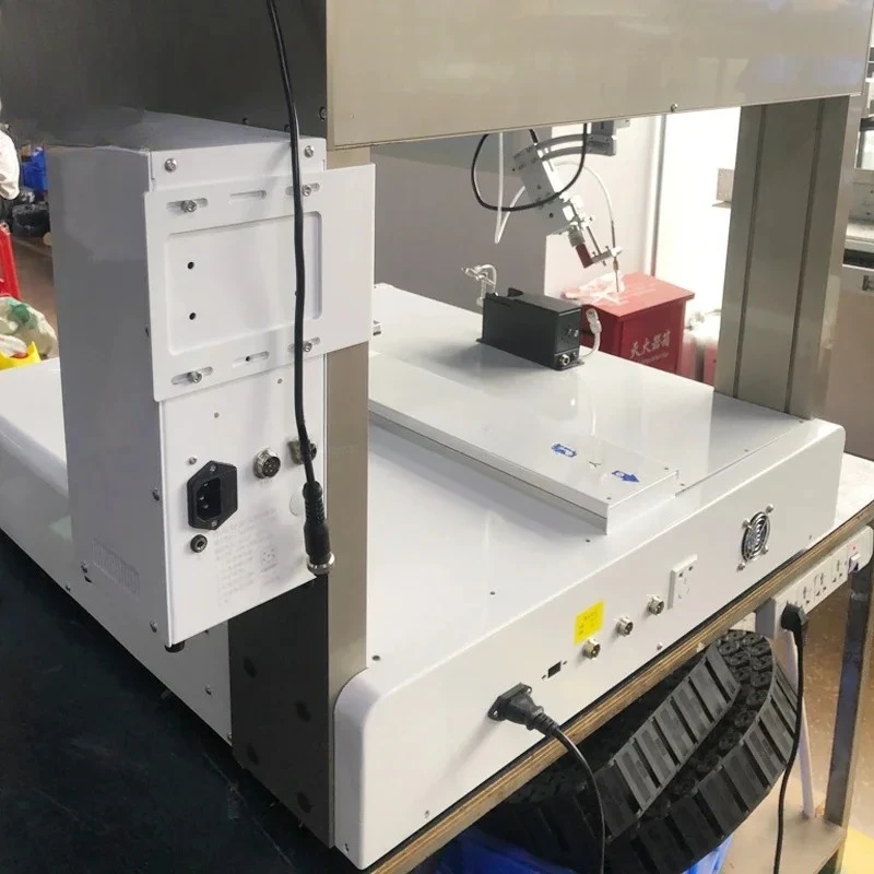 Saldatrice per PCB desktop a 5 assi con stazione di ferro robotica automatica a testa singola