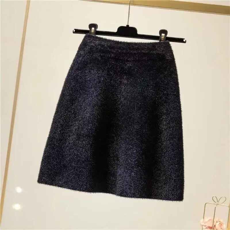 Falda de invierno para mujer, falda gruesa con forro polar, falda de Color sólido con temperamento a la moda, nueva falda ajustada tejida de piel sintética de visón con un personaje