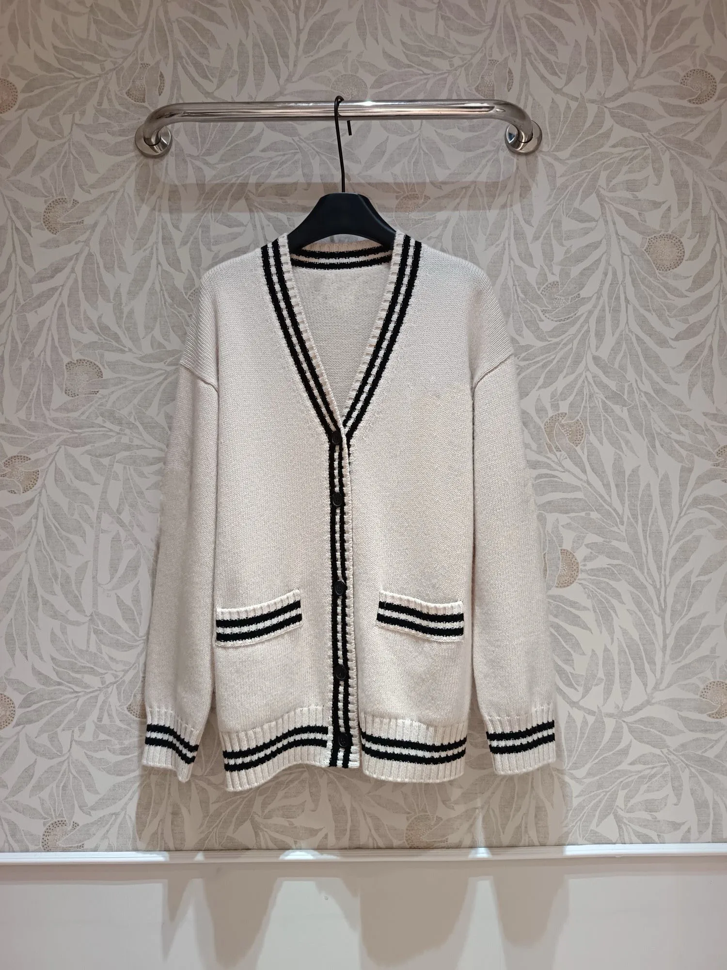 2024 New Women's Autumn/Winter Knitted Cardigan, Wool and Velvet Blended College Style Splicing V-neck Cardigan Women's Jacket