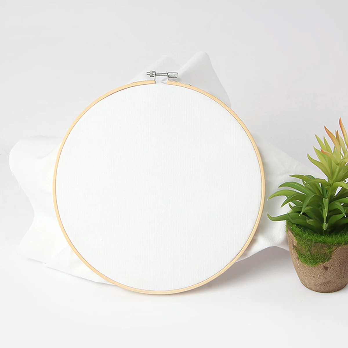 1Pcs 18Cm Bamboo Embroidery Frame Set Easy to Use for Tensioning Fabric Strong Hold Craft Display DIY Sewing Accessory