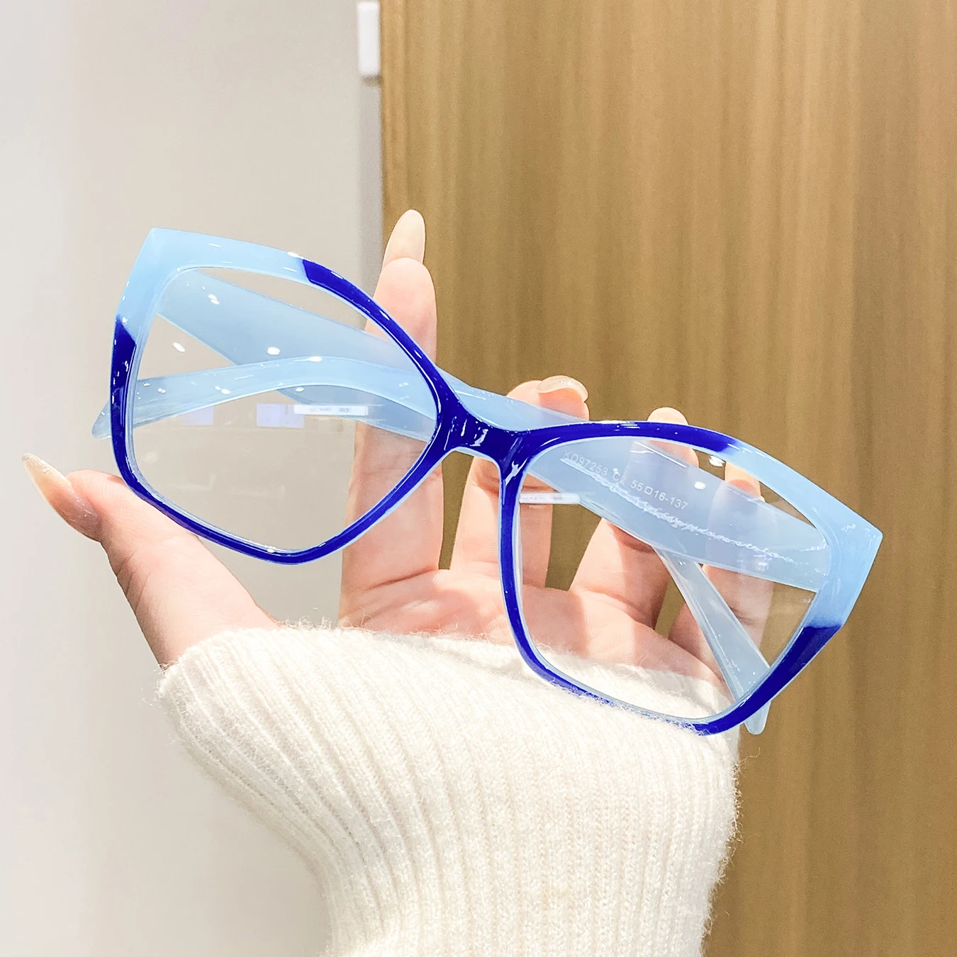 1 Pair of Women's Square Cat-Eye Full-Frame Color-Blocked Glasses, Eye-Catching, High-End, Stylish, Face-Slimming, Fashionable Women's Non-Prescription Glasses, Suitable for Trendy Outfits, Shopping, Store Visits, Dates, and Outings