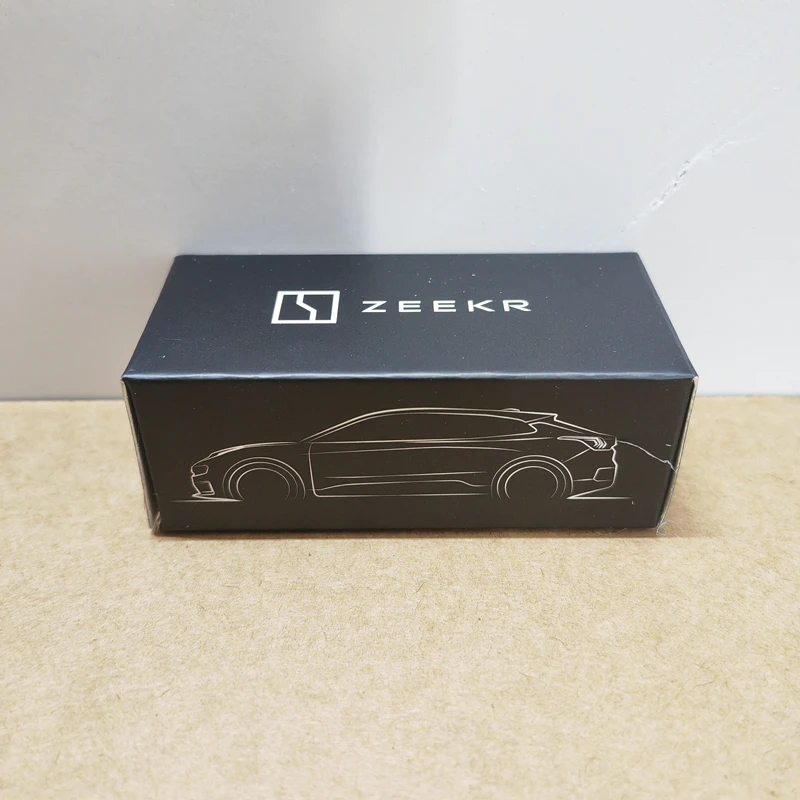 Diecast 1:64 Scale Original Geely ZEEKR 001 ใหม่Energyรถสะสมของเล่นของขวัญของที่ระลึกจอแสดงผลเครื่องประดับ