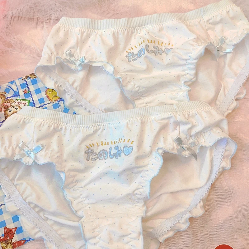 

Женское нижнее белье в стиле «лолита»