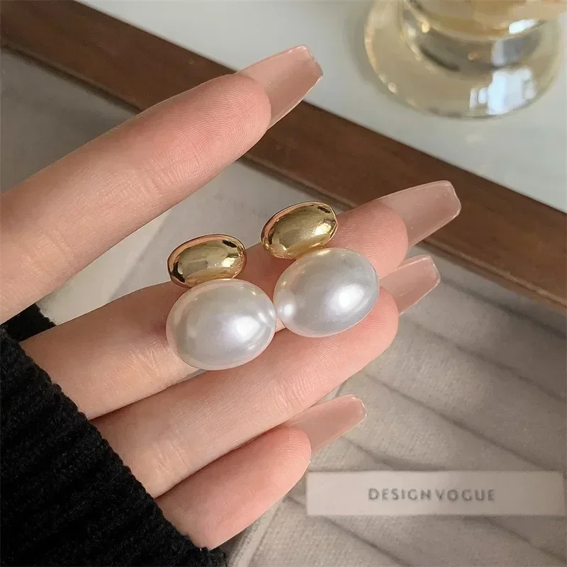 2023 New French Elegant Gold Color Bean Spliced Flat Pearl Earrings for Korean Fashion Jewelry Party Women's Sweet Accessories