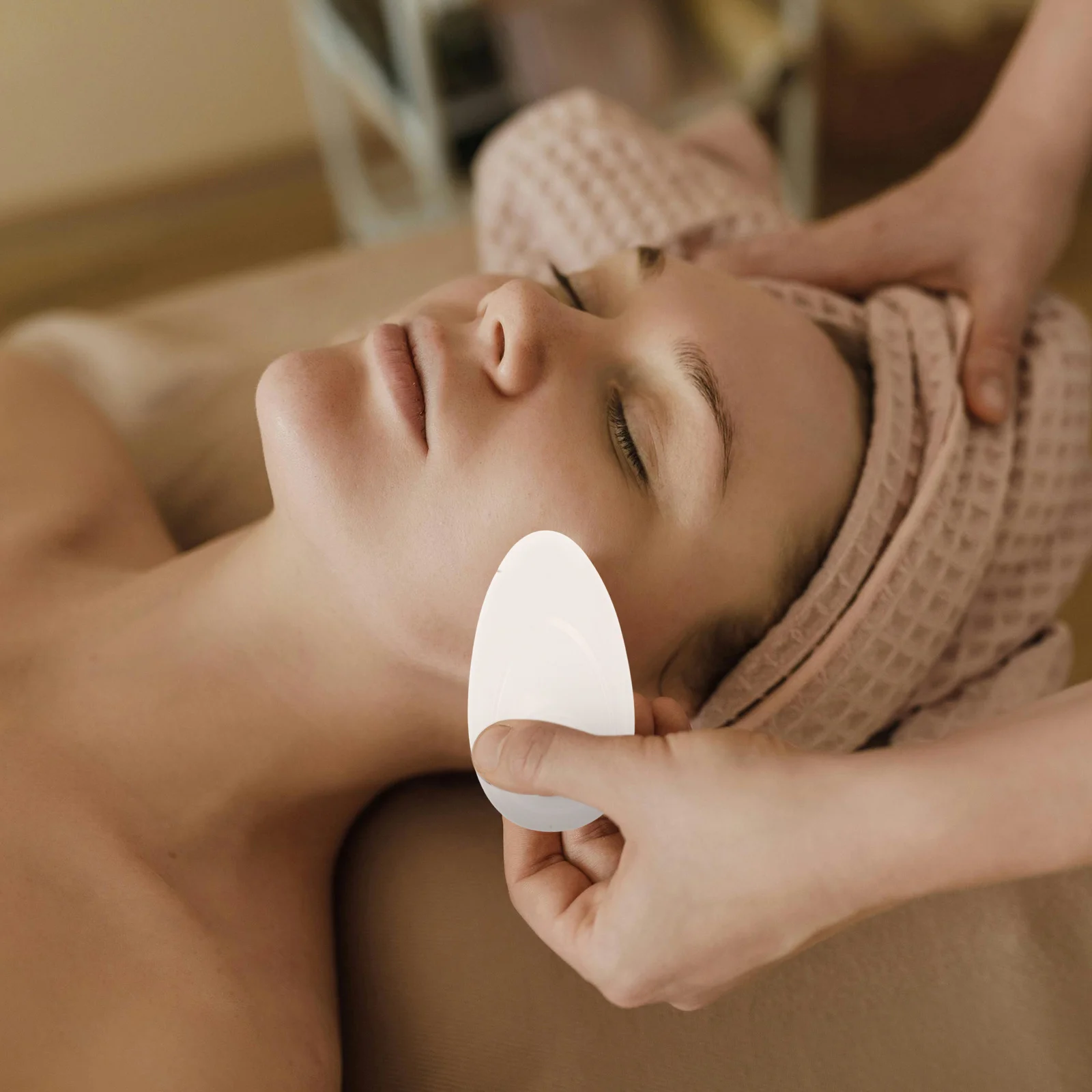 Vibrating Eye Massager Roller Rotating Portable Compact Facial Massage Tool Soothes Eye Fatigue Reduces Puffiness Beauty Device