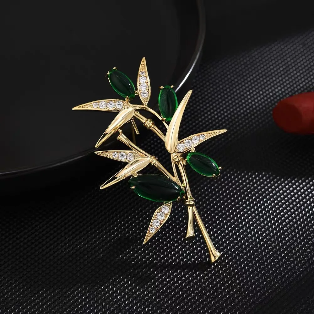 Design Green Crystal Bamboo Leaf Brooches Pins Women Unisex Top Quality Shining Plant Party Office Brooch Pins Gifts