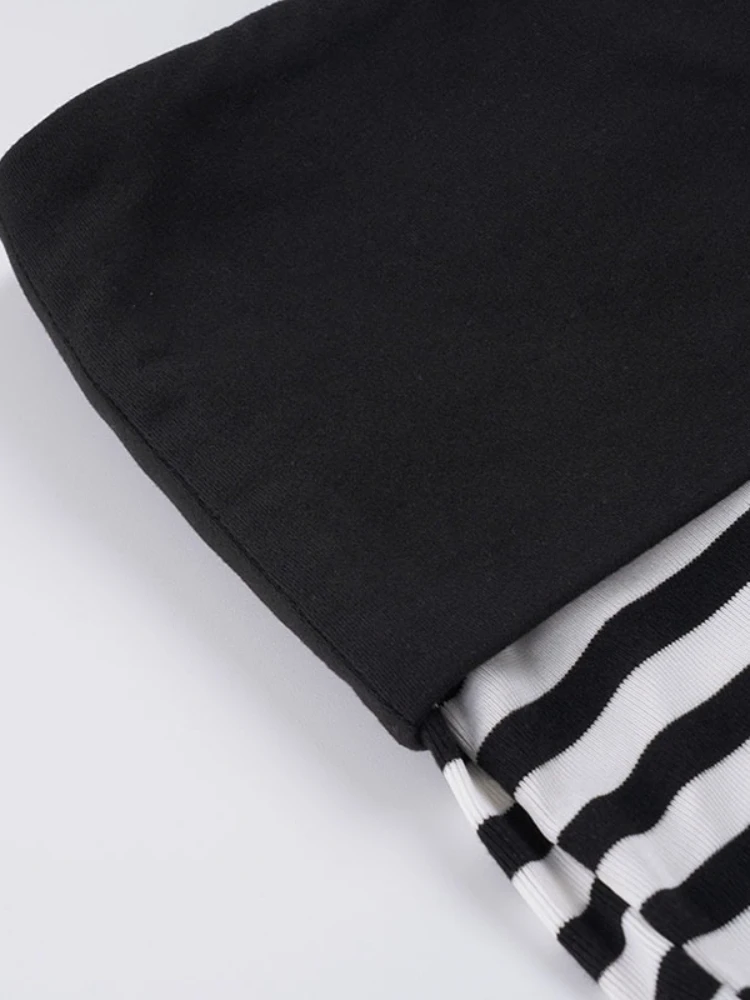 กางเกงขาสั้นทรงเข้ารูปเอวต่ำลายทางสีสันสดใส รุ่นใหม่ปี 2026 สำหรับผู้หญิง แฟชั่นฤดูร้อน สไตล์ลำลอง เหมาะสำหรับใส่พักผ่อนหรือใส่ในชีวิตประจำวัน