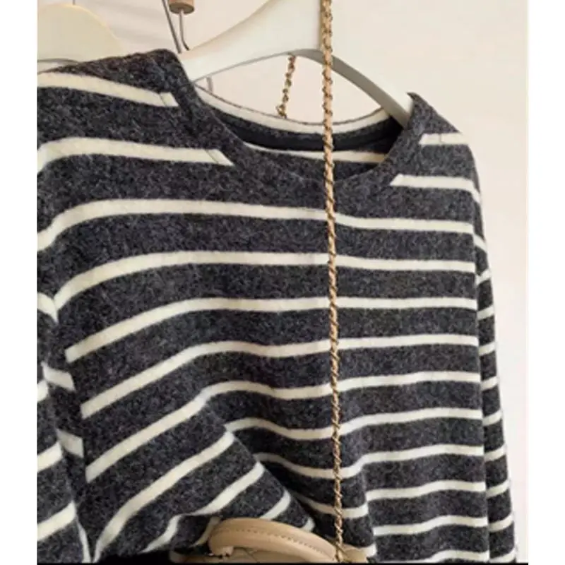 Luźna, długa koszulka T-shirt w stylu koreańskim, casualowa, w paski, męska i damska, na wiosnę i jesień, wygodna, wyszczuplająca, jako warstwa bazowa.