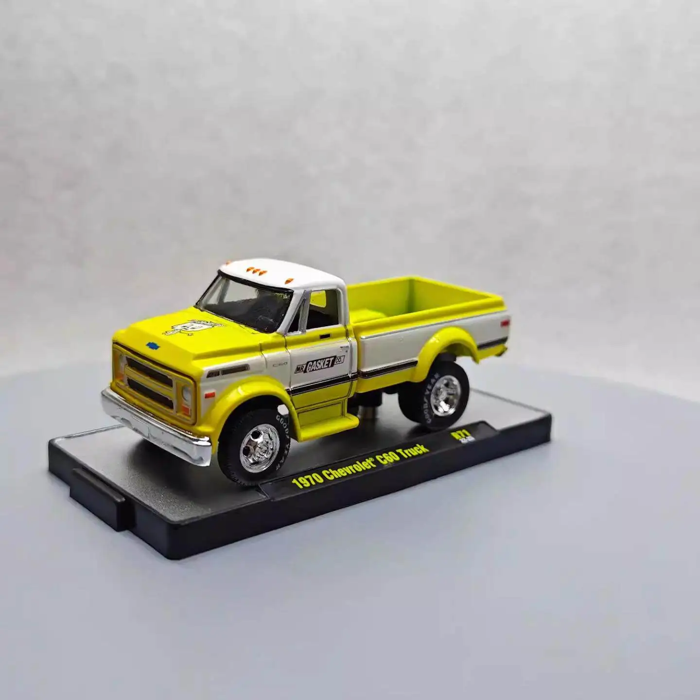 

M2 1:64 1970 C60 Truck Simulation Car Model Alloy Toy Collection Decoration Ornament Gift