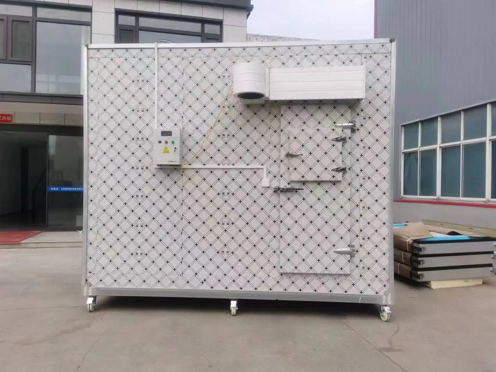 غرفة باردة متنقلة سهلة التركيب وعملية للغاية ومناسبة لمعظم السلع المبردة وغرفة باردة متنقلة