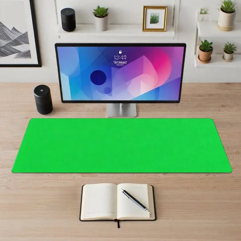 Цельный яркий зеленый настольный коврик, нескользящая основа, идеально подходит для игрового использования и офисного использования, размеры 31,5 x 11,8 дюйма.