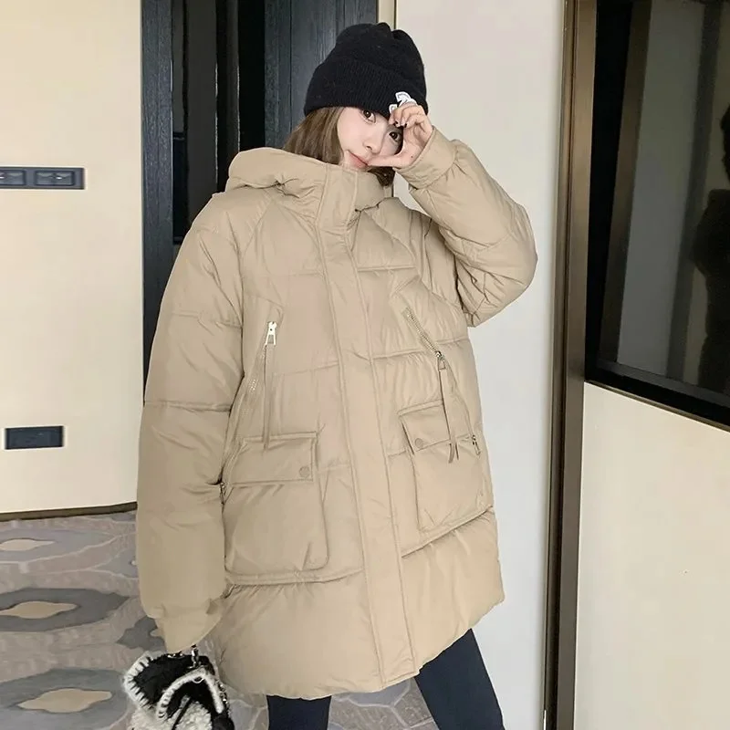 Cappotto invernale stile coreano imbottito in cotone ispessito vestibilità ampia lungo nuovo modello 2025 piumino imbottito con cappuccio abbigliamento da neve JJ535