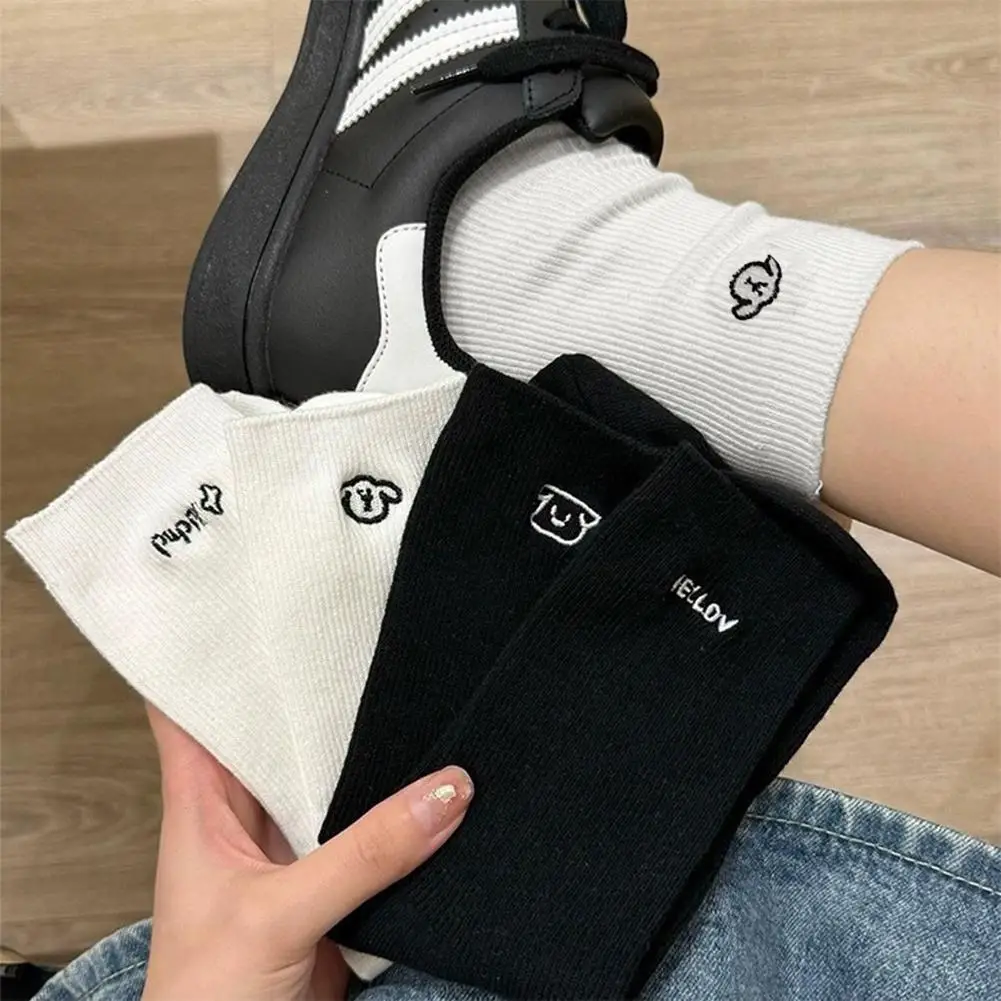 

2 пары черно-белых носков, удобные, воздухопроницаемые, впитывающие пот длинные носки, милые японские женские носки в весенне-осеннем стиле