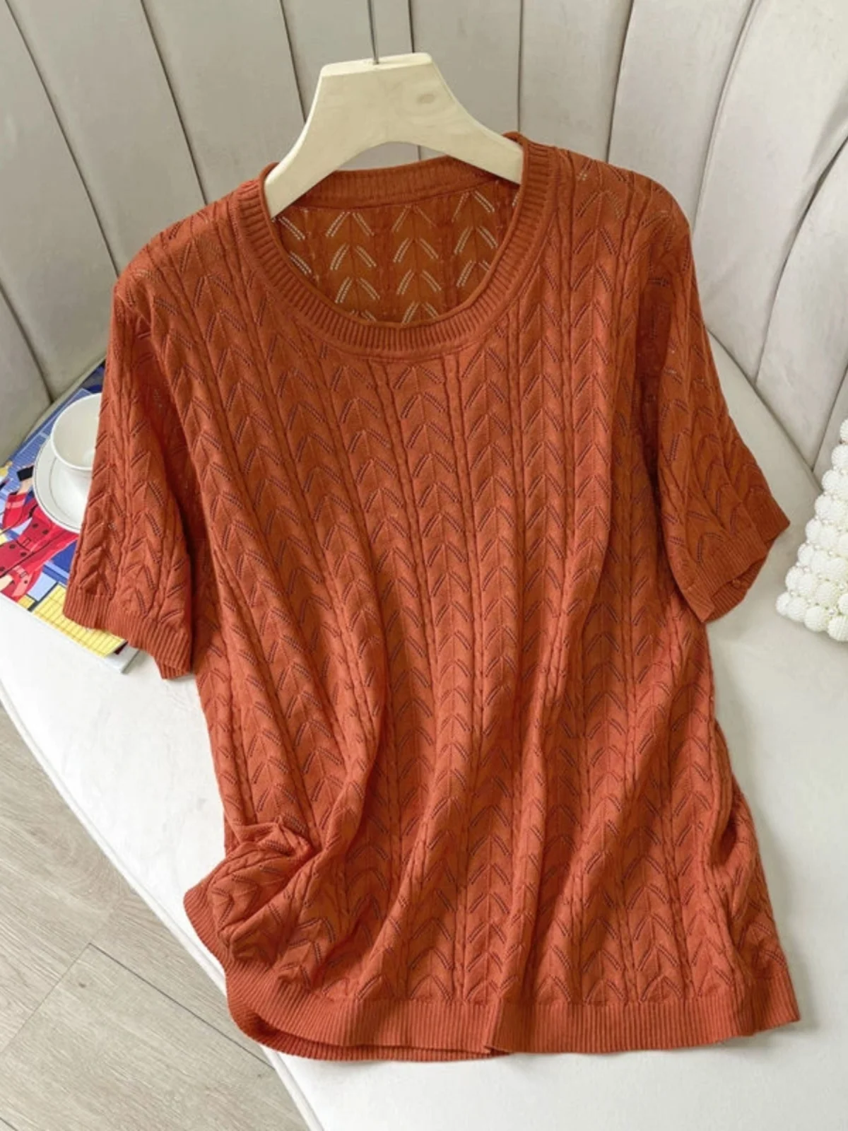 เสื้อยืดไซส์ใหญ่สำหรับผู้หญิง ฤดูร้อน ทรงกลม ผ้าถักแบบโปร่ง ปิดหน้าท้อง ทรงหลวม สไตล์เกาหลี เสื้อยืดบาง