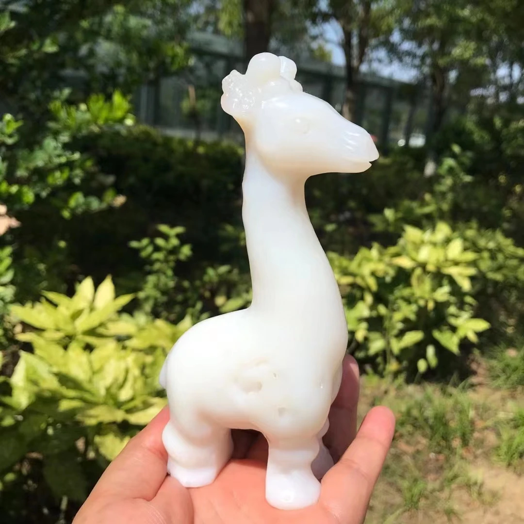 

15cm Natural White Agate Giraffe Crystal Animal Carving Crafts Healing Lucky Stone Fashion Home Decoration Gift 1pcs