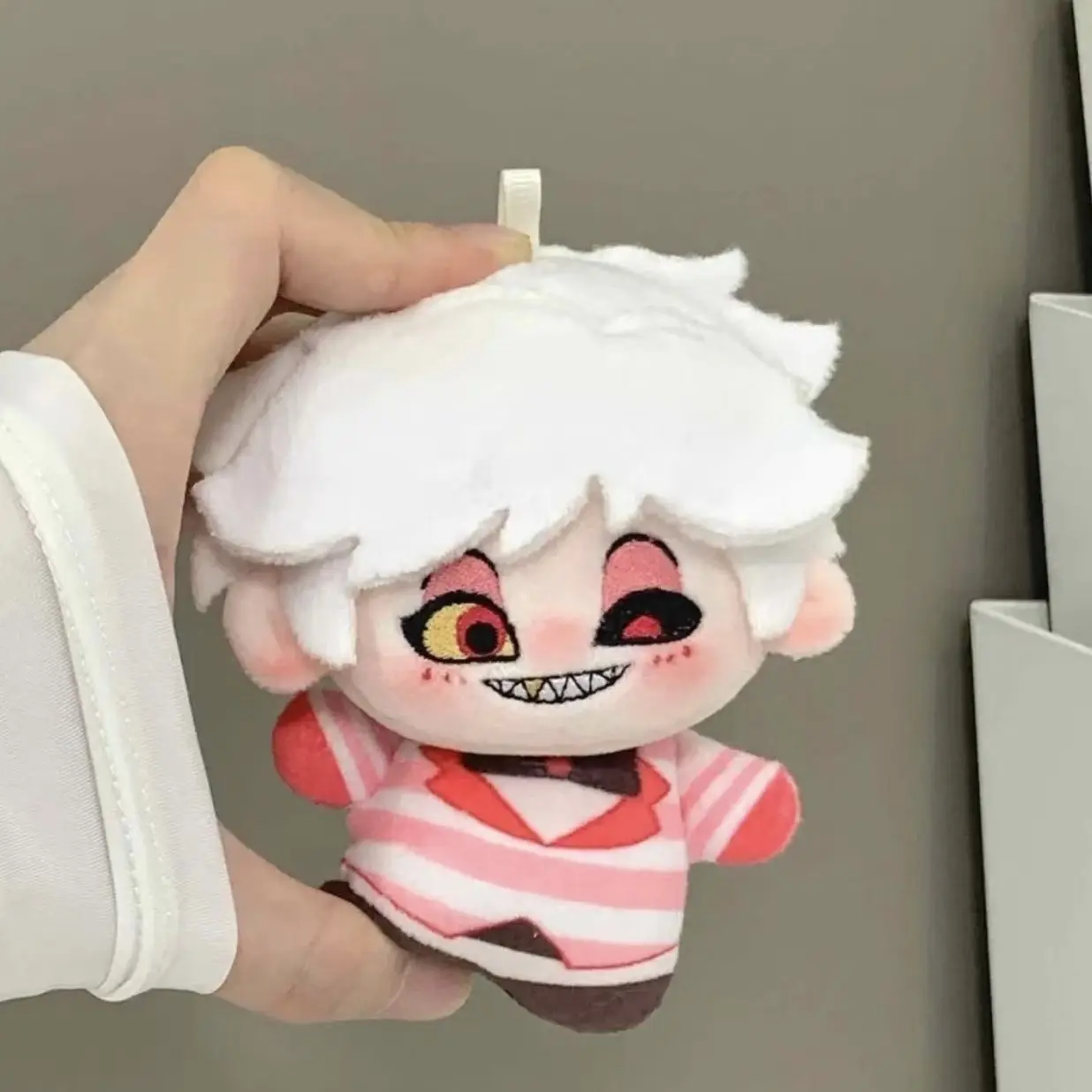 Peluche de Anime Hazbin Hotel Alastor Anthony, Muñeco Coleccionable de Peluche del Ángel Malvado, Regalo de Cumpleaños y Navidad