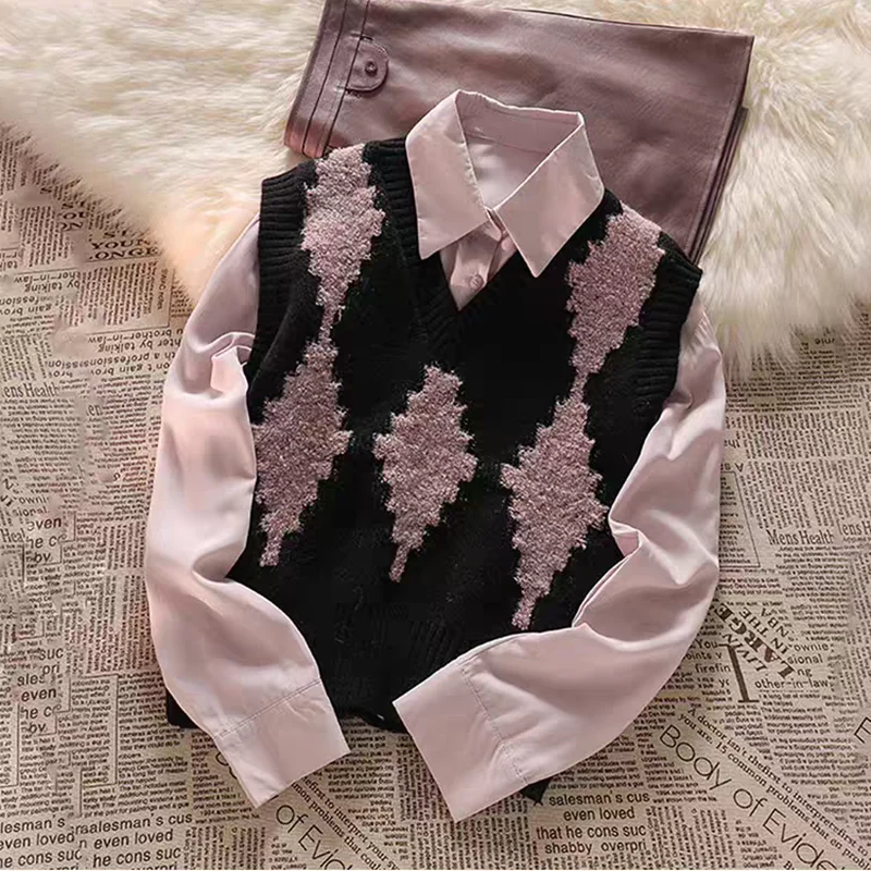 

2025 New Rhombus Pattern Vest V-neck Loose Sleeveless Sweater Sweet Women Tank Top Casual Autumn Winter Knitted Women's Clothing