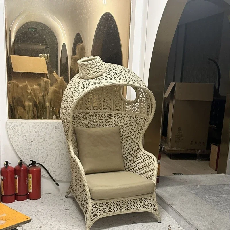 Tavoli e sedie da esterno sedia per il tempo libero in rattan mobili hotel terrazza bar caffetteria sedia creativa con schienale per celebrità di Internet