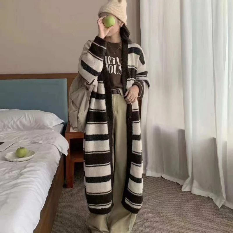Gestrickter langer Mantel für Damen, 2025, Herbst und Winter, Vintage, gestreift, Lazy Sle, lockere Schlankheits-Oberbekleidung, Pullover, Top, Pendler-Sle