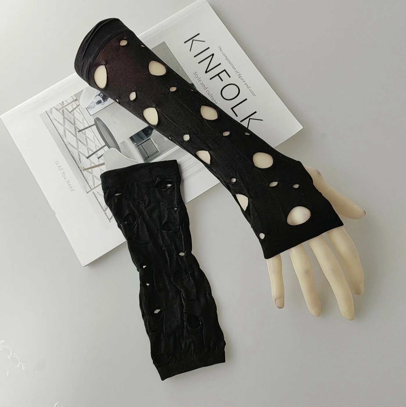 قفازات الهالوين متوسطة الطول مجوفة نصف إصبع بفتحة غير منتظمة للحفلات الداكنة #1