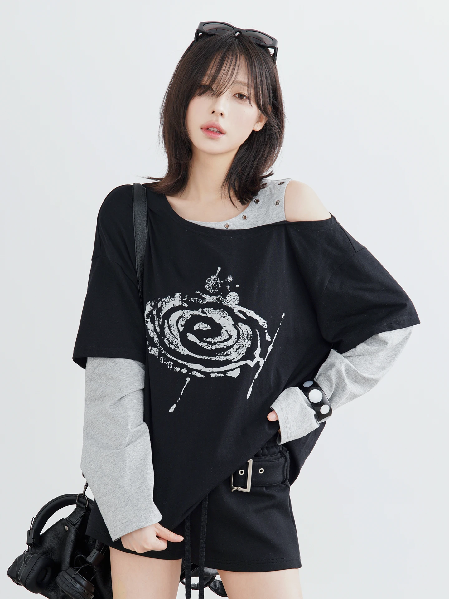 Gravity Museum Structure T-Shirt Women's Loose Long Sleeve Shoulder Bared Color Block Casual Style Cotton Polyester Blend