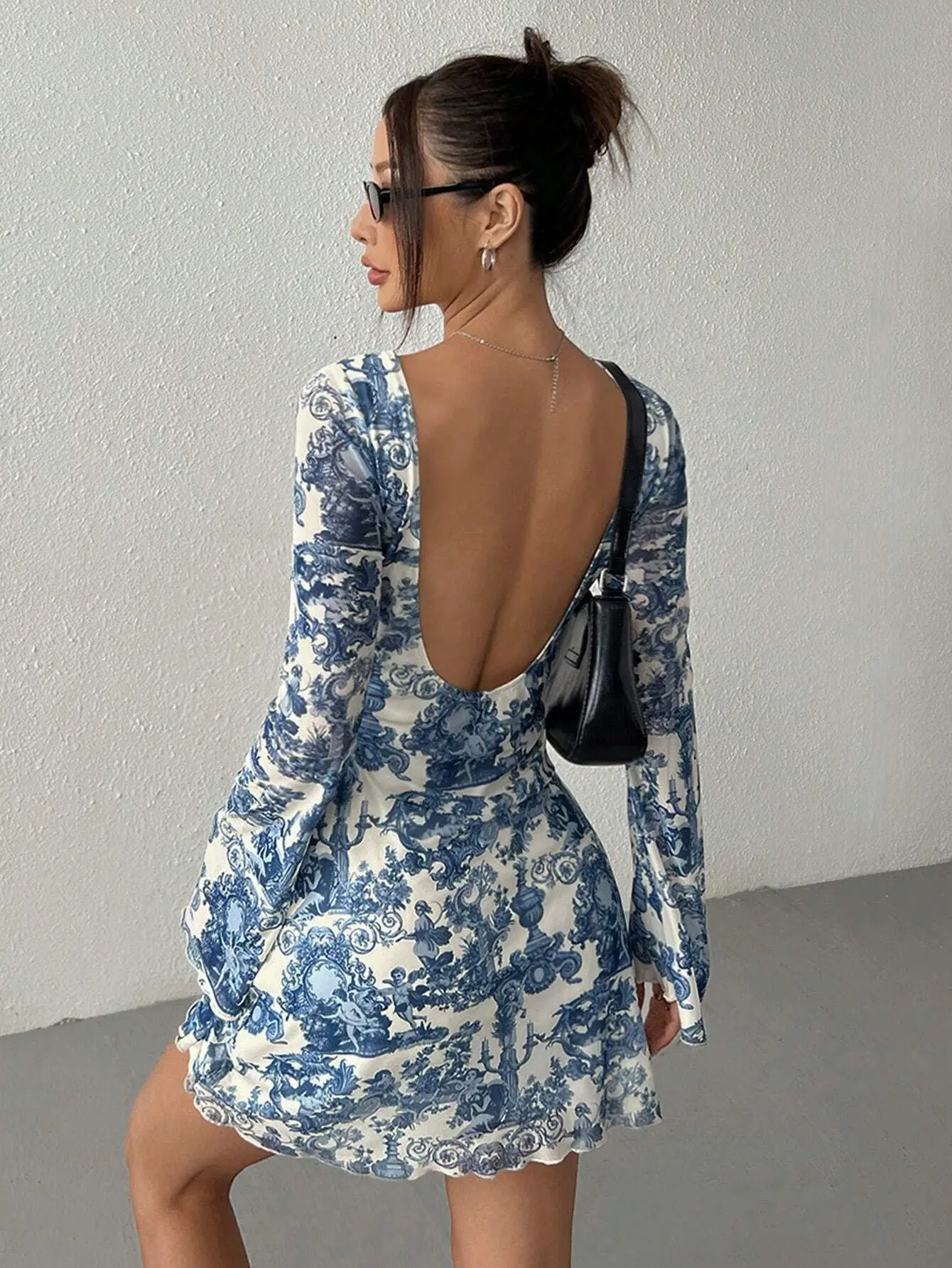 

European And American 2025 Spring And Summer New Women's Printed Horn Sleeve Backless Mesh Short Backless Dress