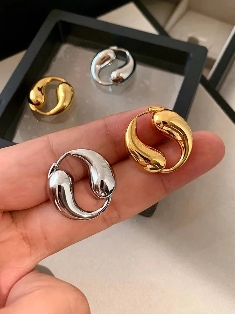 Peri'sbox Unusual Solid Gold Silver Plated Ying Yang Huggie Hoop Earrings for Women Chunky Statement Taiji Thick Ear Hoops Trend