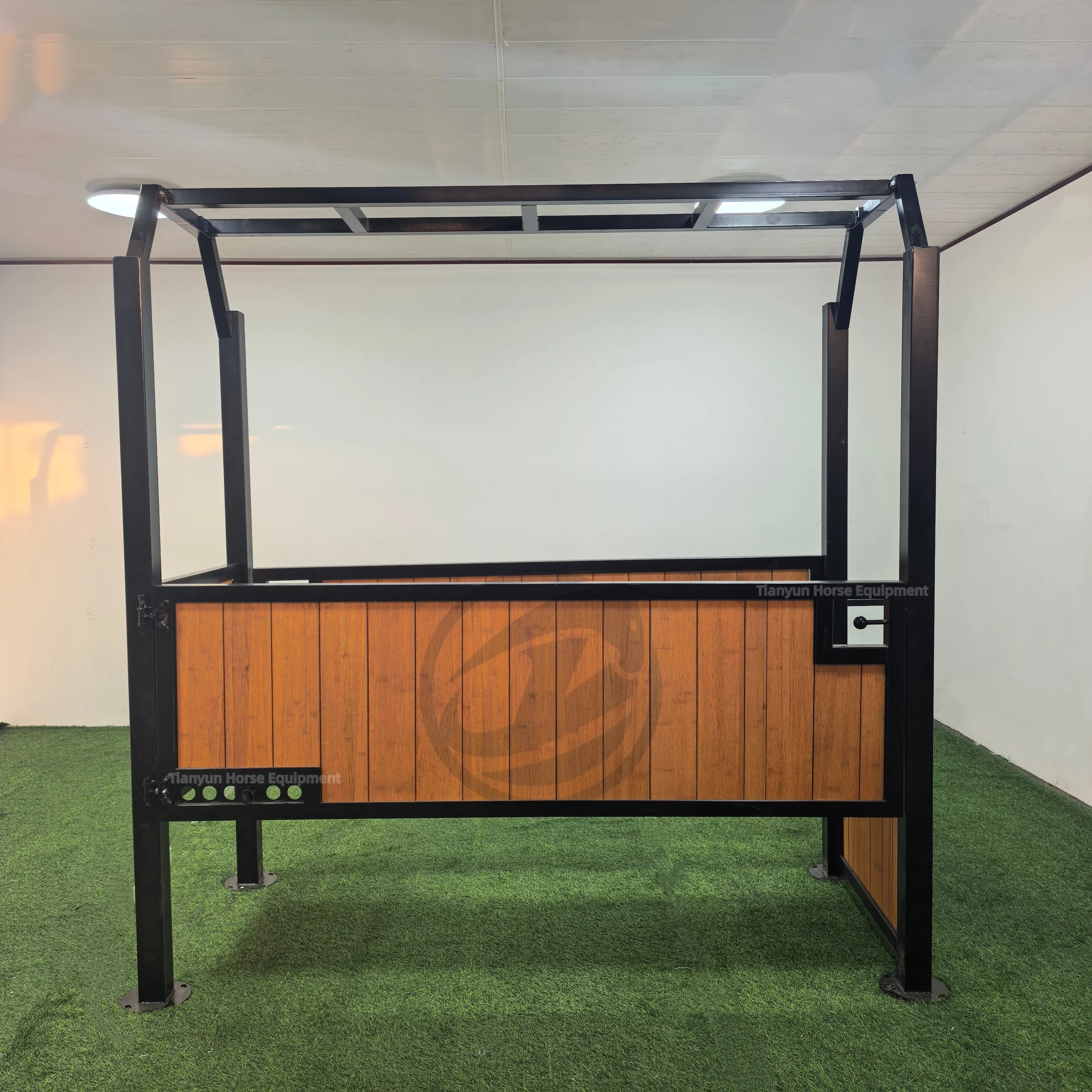 

Professional Equine Restraint Stocks High End Horse Handling Stall Horse Living Breeding Durable Galvanized Portable Low