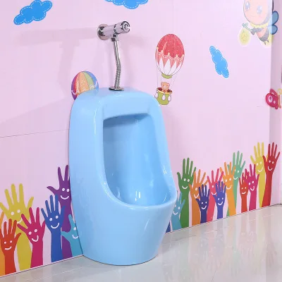 Urinario colorido montado en la pared urinario prensado a mano de cerámica urinario para niños de jardín de infantes montado en la pared
