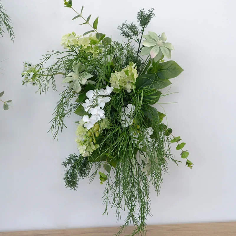 Forest-style imitation decoration with artificial flowers, staggered display windows, storefront event floral ornaments