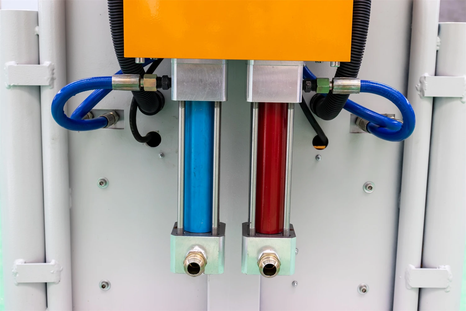 CNMC-R جهاز التحكم عن بعد PU آلة حقن رغوة البولي يوريثين لرش السيارات المبردة