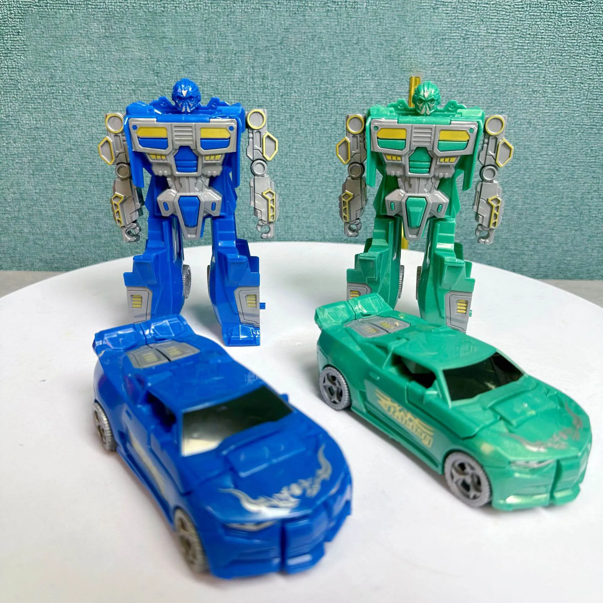Giocattoli robot per auto trasformatore per bambini 2 in 1 Cool Transformer Robot Car Ragazzi Giocattoli educativi Decorazione del desktop Regalo