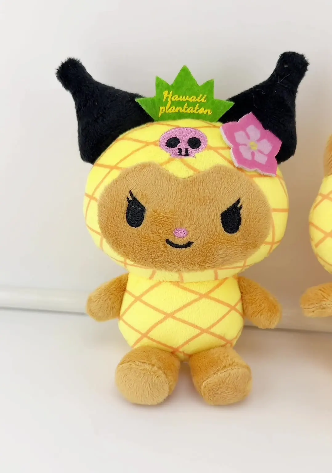 Nieuwe Hawaiiaanse jackfruittuin zwart lederen KT tashanger, Melody Kuromi pluche sleutelhanger