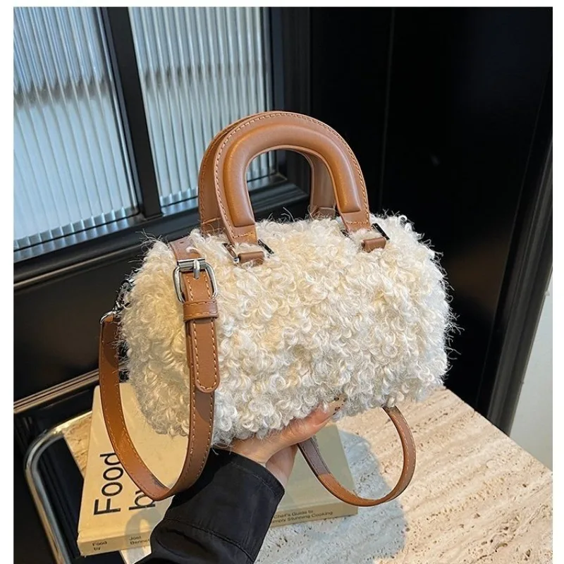 Minimalist Unique Leather Women's Shoulder Bag Luxury Designer Large Capacity Vintage Fashionable Diaper Bags For Commuter