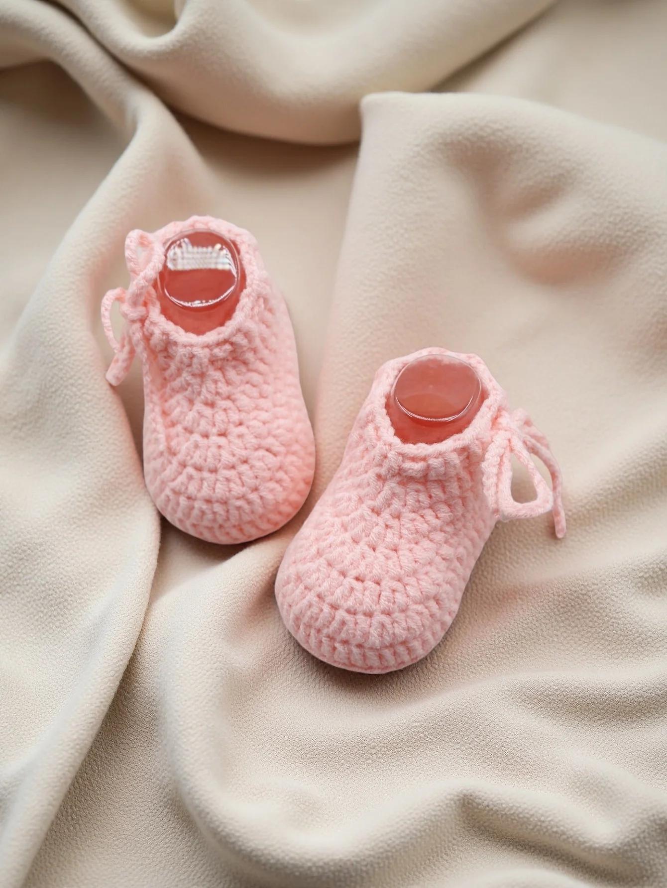 زوج واحد من أحذية الأطفال المصنوعة يدويًا، شباشب كروشيه وردية للرضع، من عمر 0 إلى 12 شهرًا