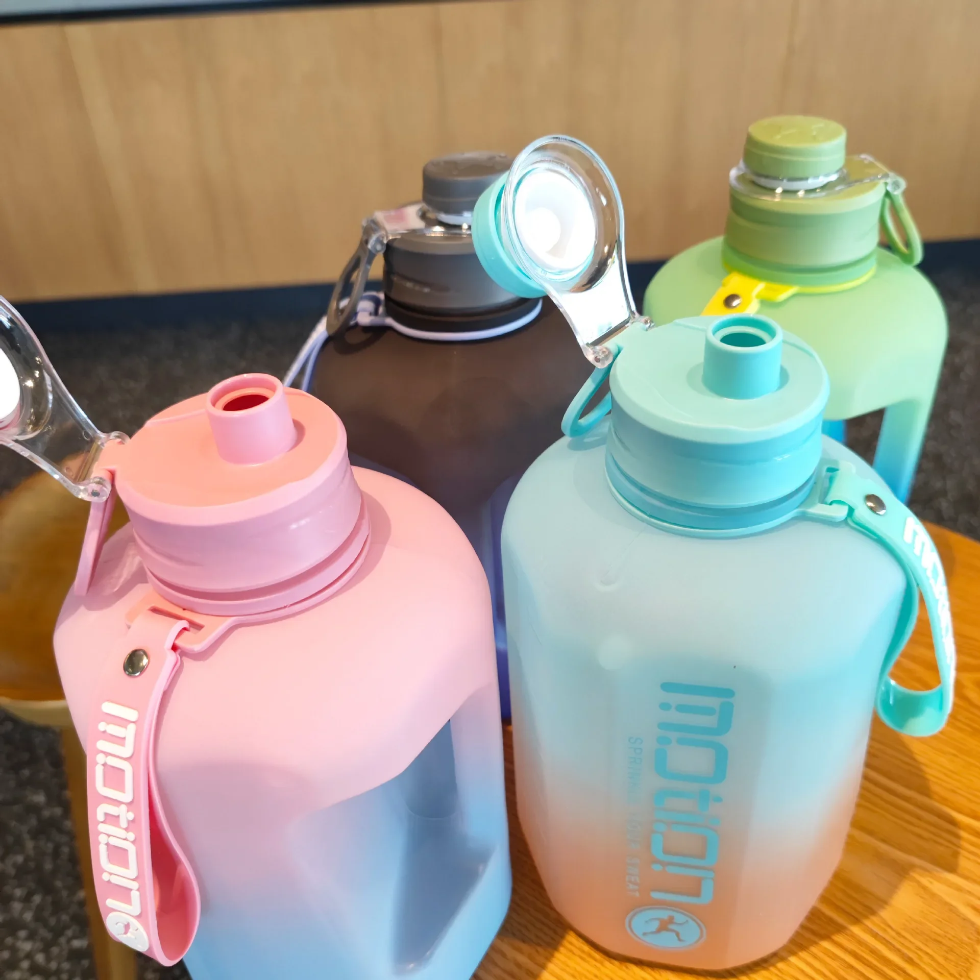 2200ml Large Capacity Sports Water Bottle Portable Ton Ton Barrel Gradient Color Plastic Water Cup Outdoor Fitness Kettle