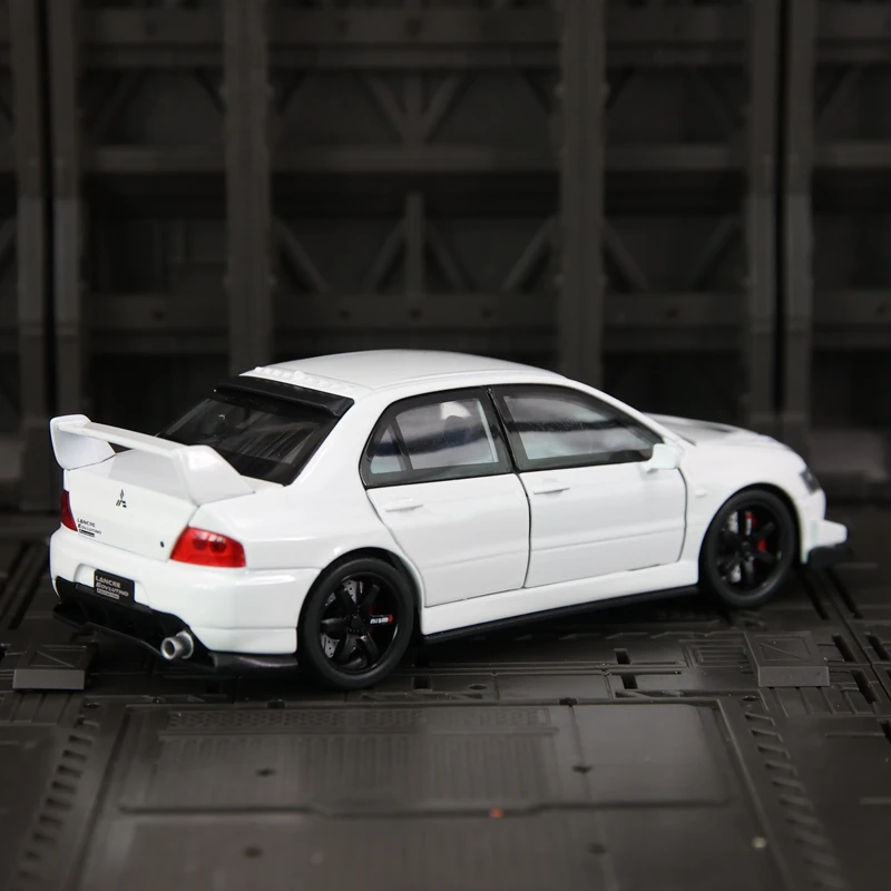 1:32 Mitsubishi Lancer Evolution alliage rallye modèle de voiture ornements de voiture collection acousto-optique retirer vers les jouets pour enfants.