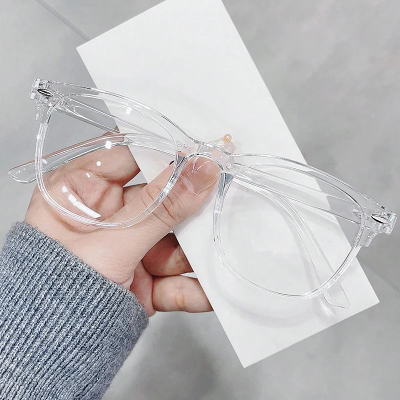 

A Piece of Fashionable Decorative Glasses, A Trendy Accessory To Wear, Simple and Versatile Flat Glasses for Men and Women.