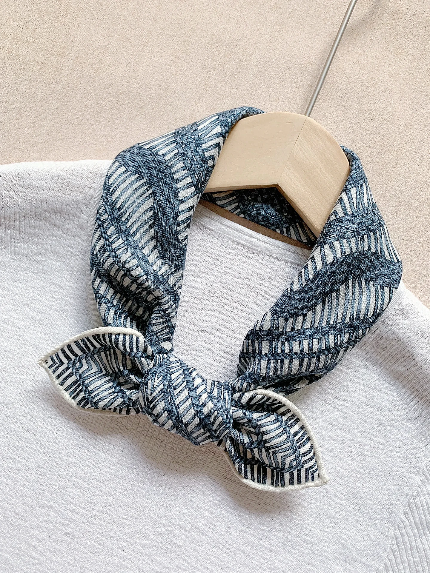 elegant-fashionable-silk-woolen-scarf-for-women-autumn-winter-versatile-high-end-lightweight-luxury-decorative-small-square-s