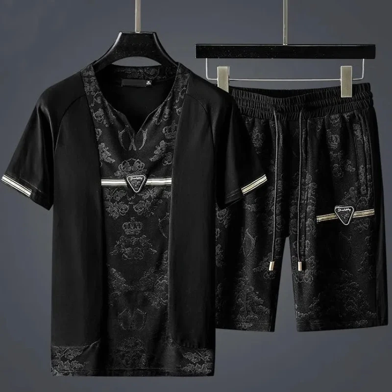 

Summer Men's Sports Suit Ice Silk Print Hollow V-neck Short-sleeve T-shirt Spliced Ribbon Men's Casual Shorts Two-piece Set