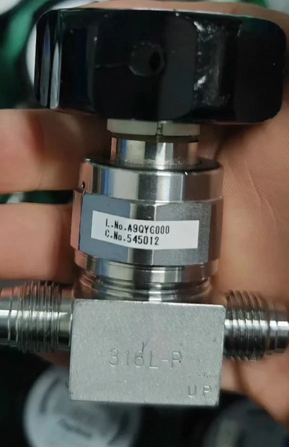 Used 210K Diaphragm Valve 1/4 VCR Male Fitting 316L Stainless Steel Gas Control Valve