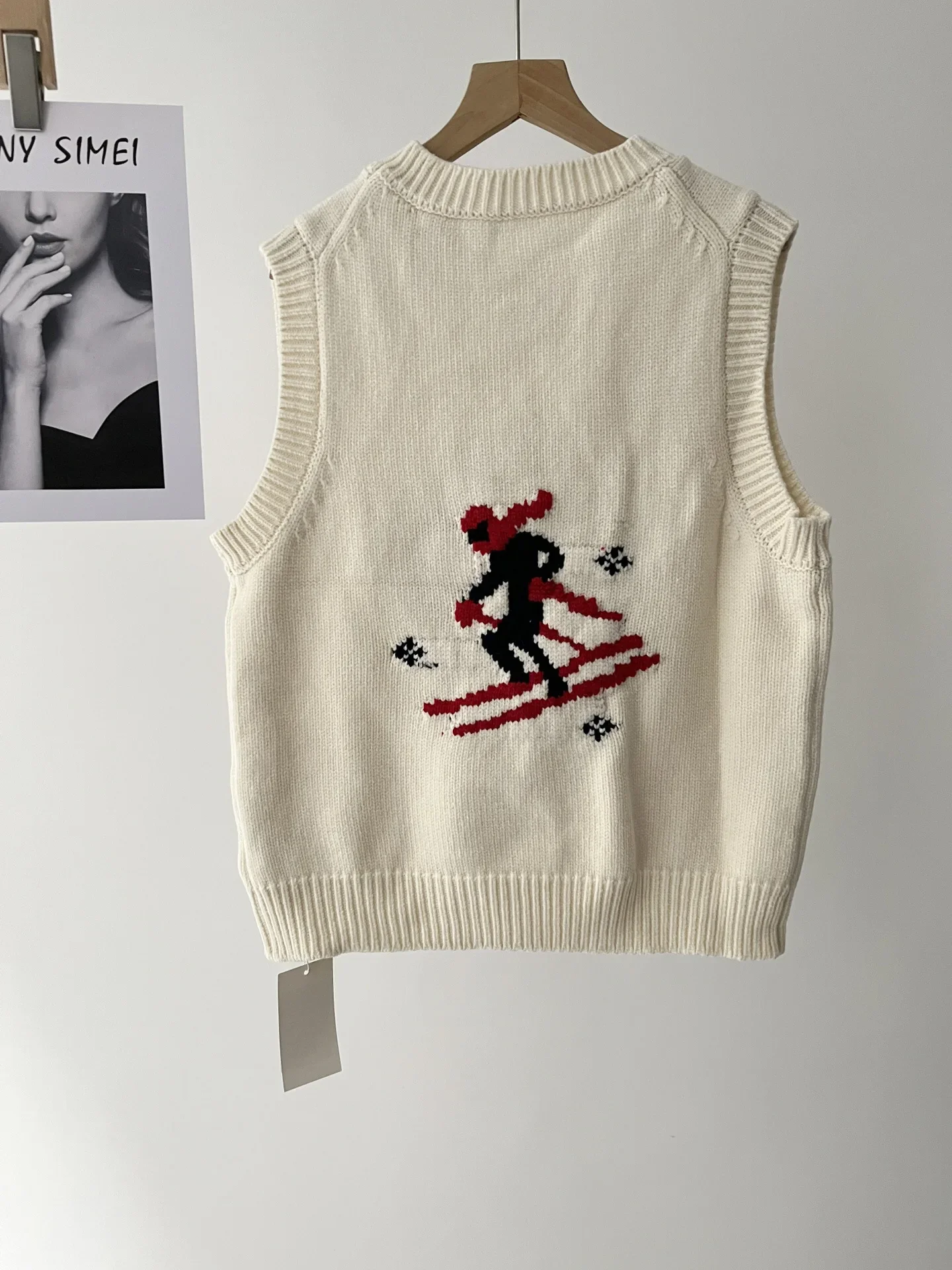 Crew neck thick white knitted vest sweater stacked vest Christmas girl autumn and winter 51c